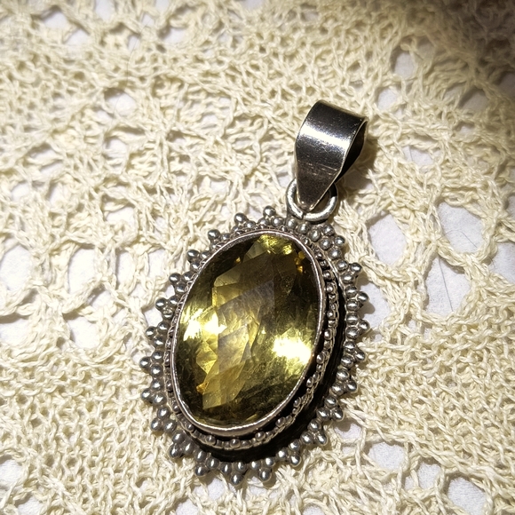 Sterling silver beautiful pendant with lemon quartz. - Picture 2 of 5
